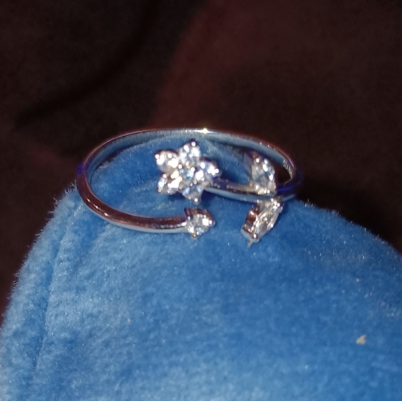 9.25 sterling silver size 8 flower adjustable ring - Picture 6 of 7